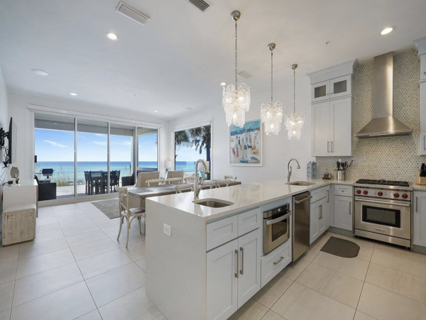 Beachfront Luxury Six Bedroom Vacation Rental in Destin with Rooftop Pool